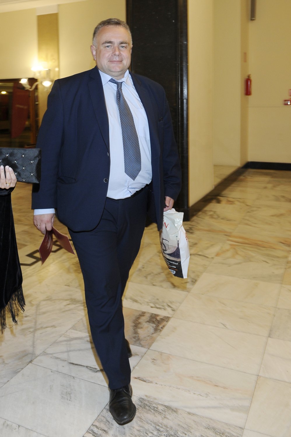 Tomasz Sakiewicz w garniturze