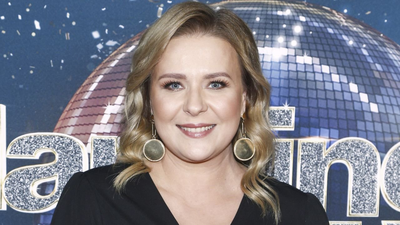 Aneta Zając w "TzG" zaliczyła wpadkę. Pasek zawędrował zbyt wysoko, a sukienka była za mała