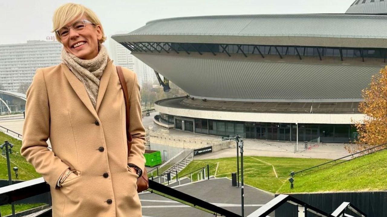 Anita Werner zaliczyła wpadkę w "Faktach". Dosłownie straciła nogi. Są memy