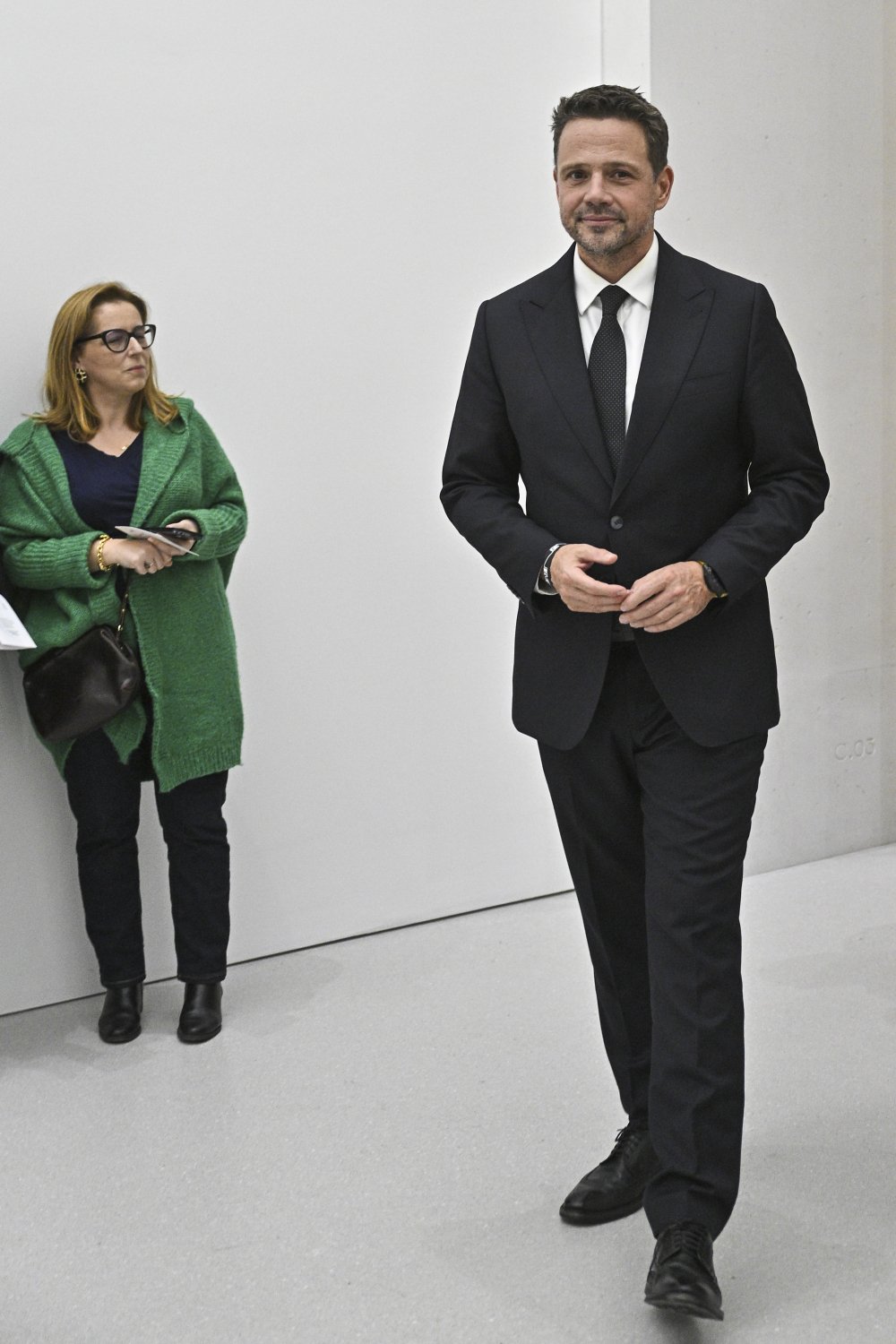 Rafał Trzaskowski w garniturze