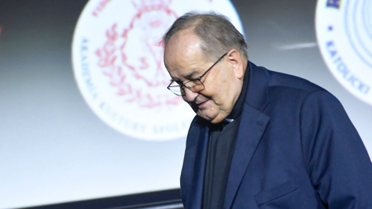 Ojciec Tadeusz organizuje party na urodziny Radia Maryja. Za imprezkę sporo zabuli