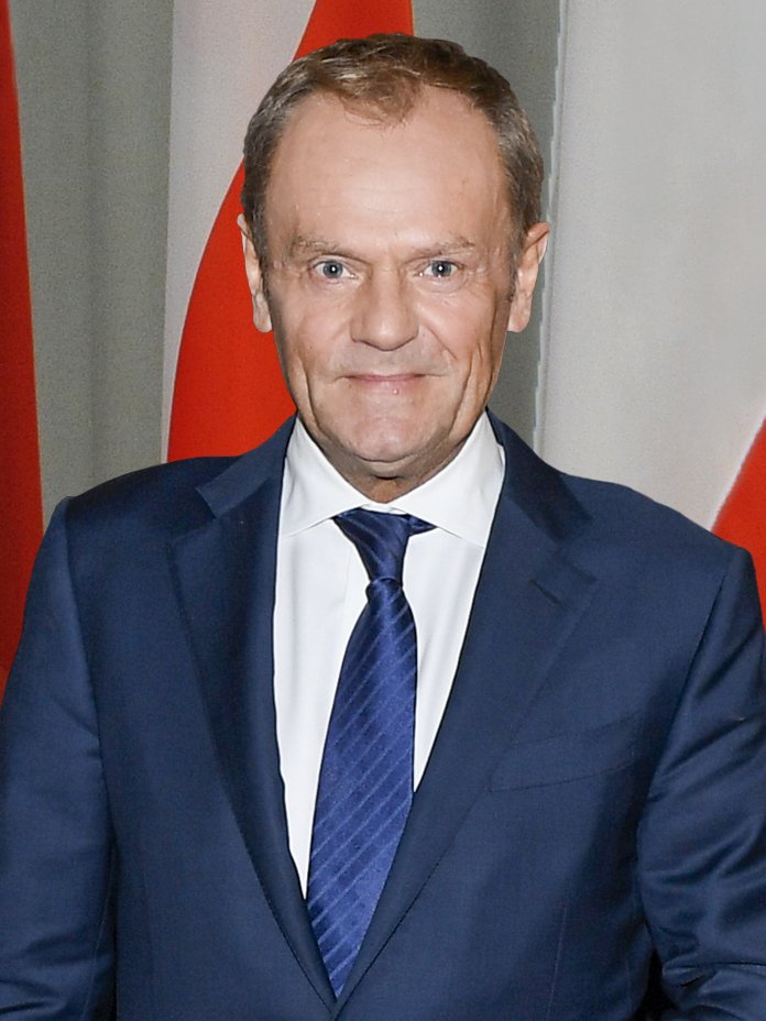 Donald Tusk w garniturze