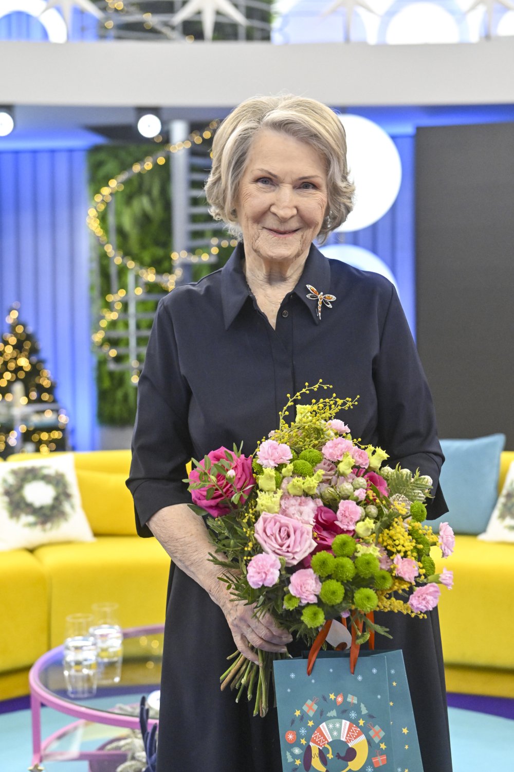 Irena Santor w czarnej bluzce