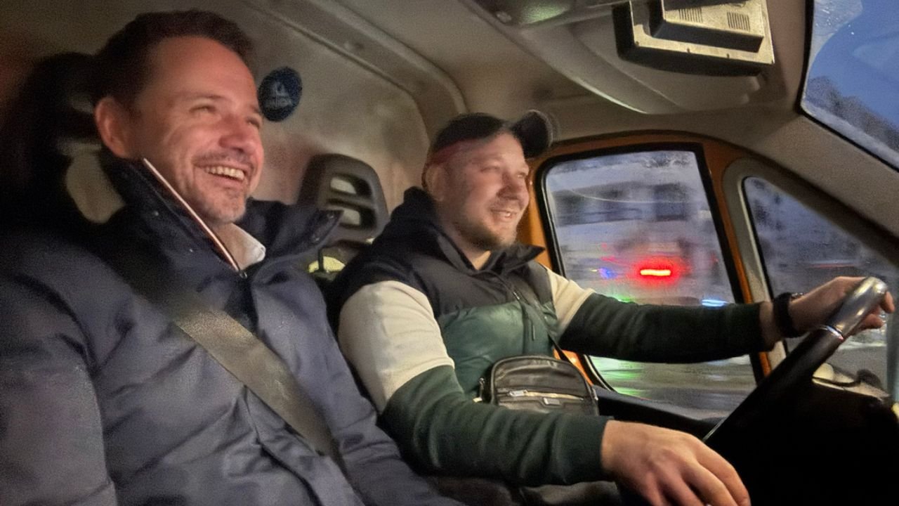 Rafał cyknął sobie fotkę w dostawczaku. Jedno zdjęcie spowodowało wysyp memów
