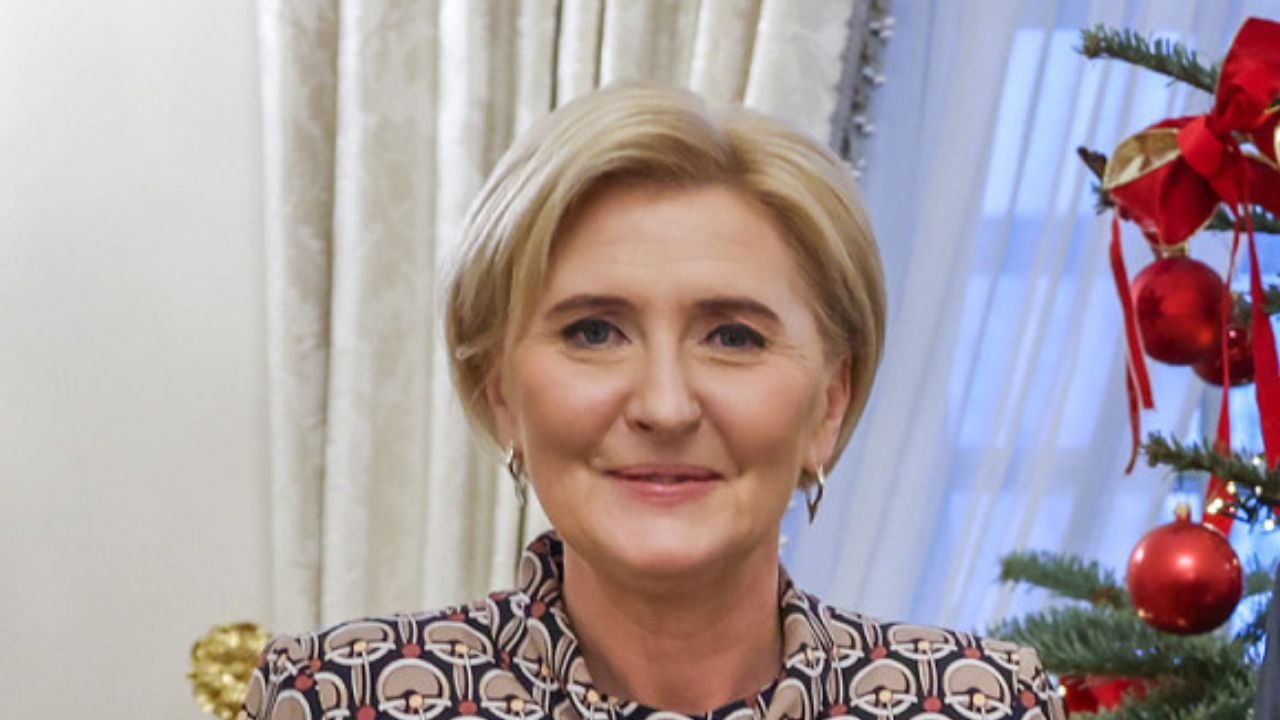 Agata wskoczyła w odważną kieckę. Od tego wzoru można dostać oczopląsu