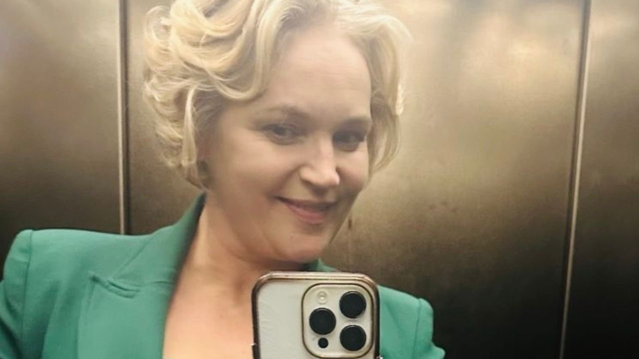 Niewierna Dominika wiernie kibicuje Telewizji "R". Teraz zrobiła sobie zdjęcie pod ich nową siedzibą