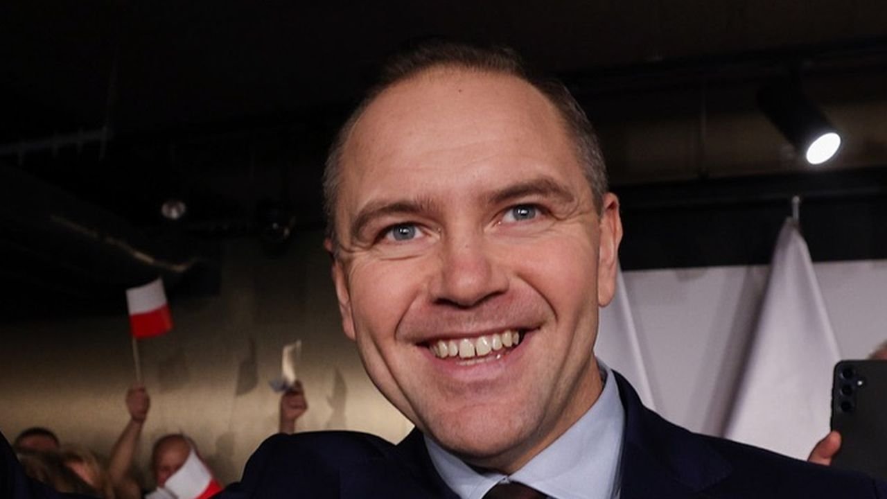 Karol Nawrocki zerwał z tradycją i postawił na przepych. Jego urzędnicy pławią się w luksusach, a w umowie za miliony ukryto porażający haczyk!