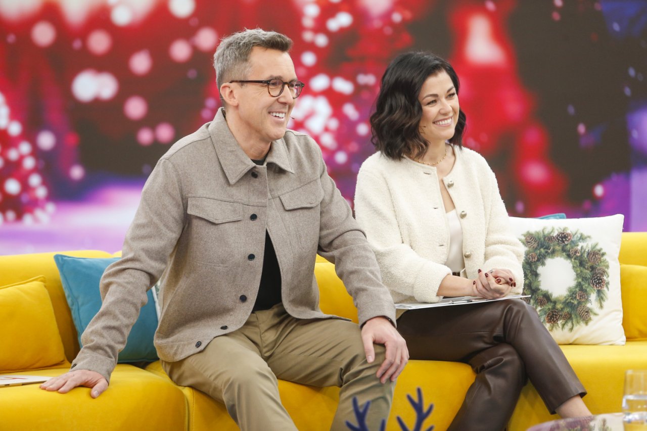Maciej Kurzajewski w marynarce i Kasia Cichopek ubrana na biało