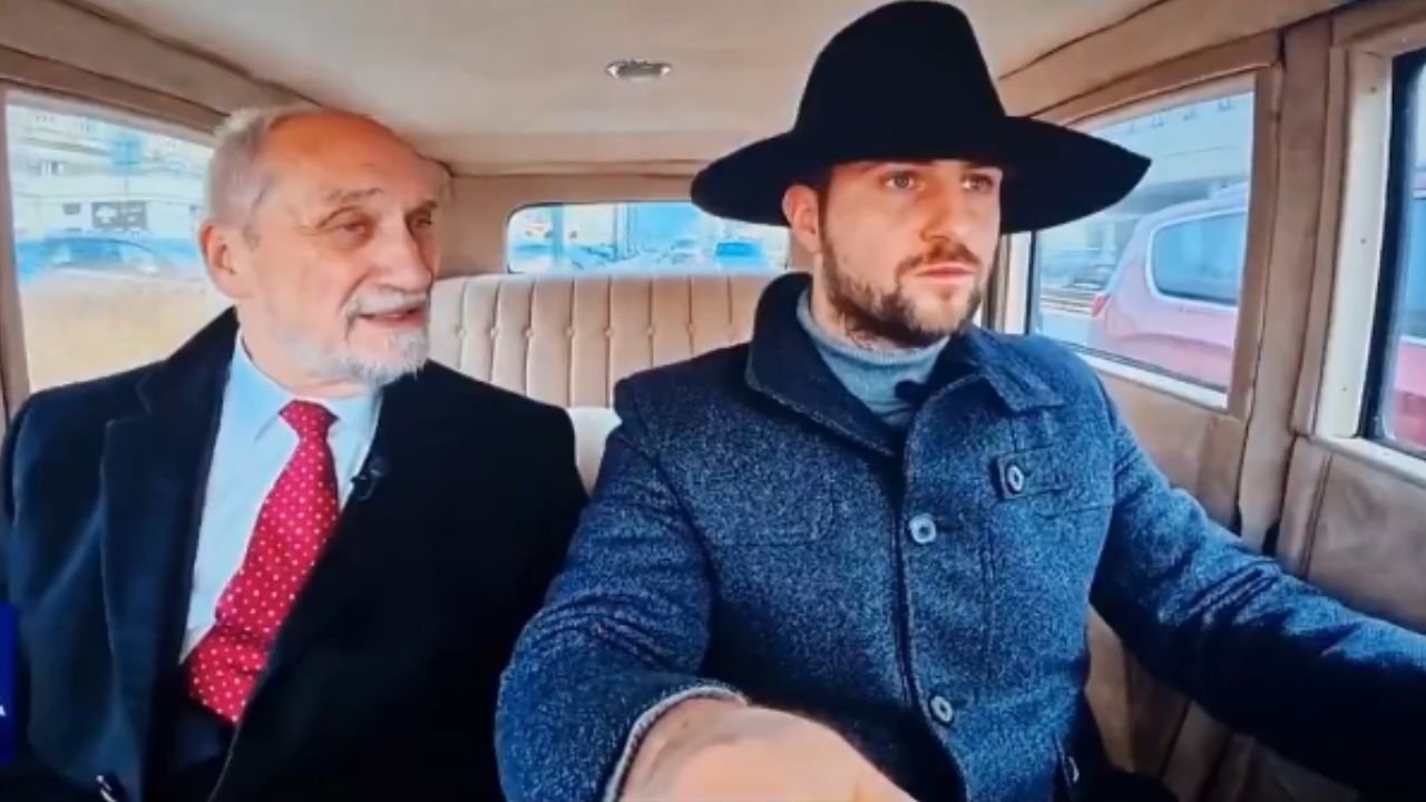 macierewicz-kleczek siedzą w aucie