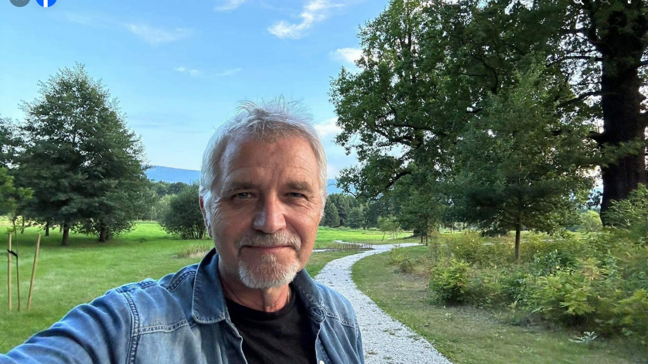 ryszard-skibinski robi selfie na wsi