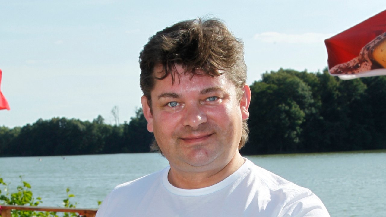 Zenek Martyniuk to synek mamusi. Pani Teresa wciąż robi śniadania 55-latkowi