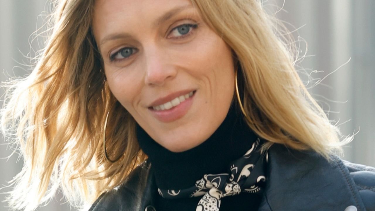 Anja Rubik tak, jak ją natura stworzyła zapozowała dla francuskiego czasopisma. Fani zachwyceni: "Skarb narodowy"