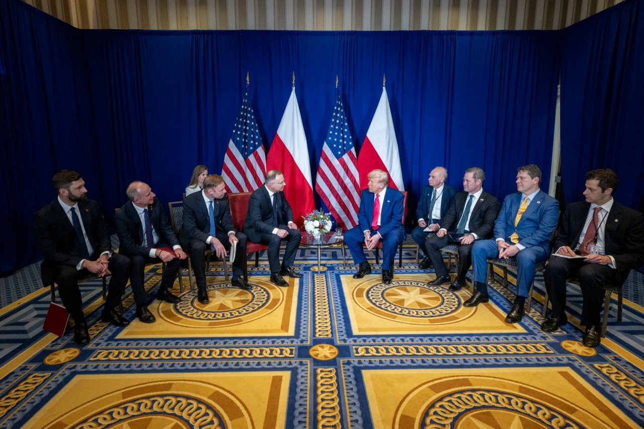 Andrzej Duda, Donalnd Tump siedzą obok siebie