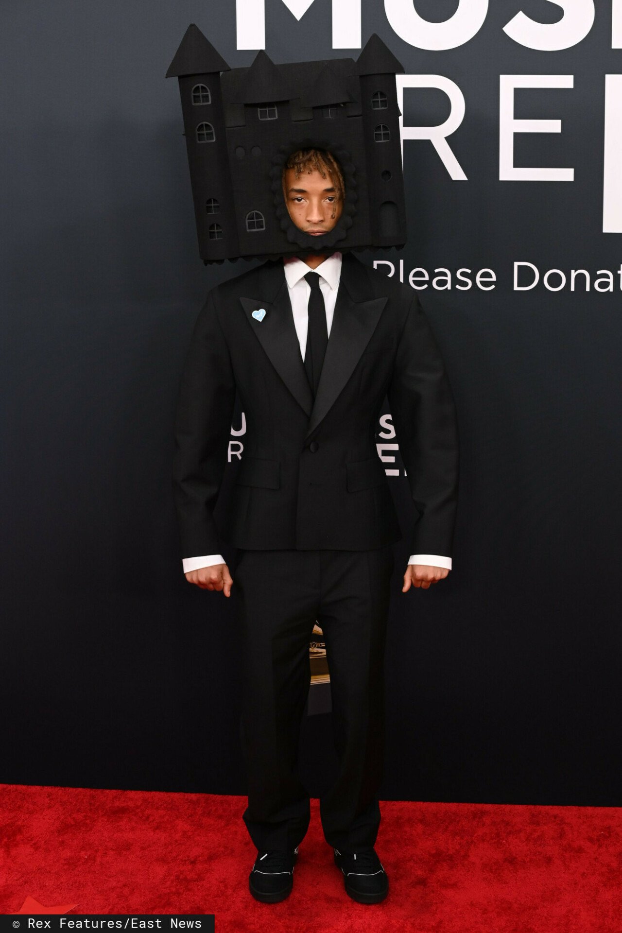 Jaden Smith w kapeluszu zamku domu
