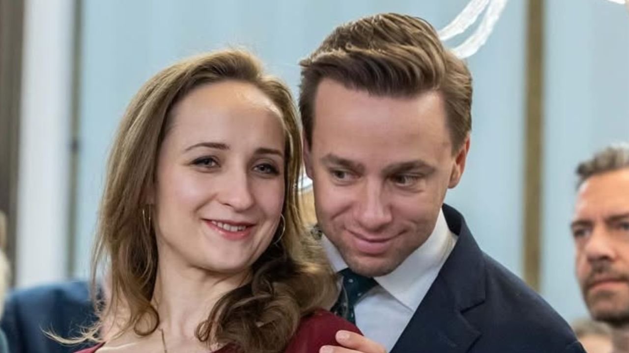 Karina od pięknego Krzysia wspomina ich wesele. Miała suknie ślubną godną skromnej dzierlatki