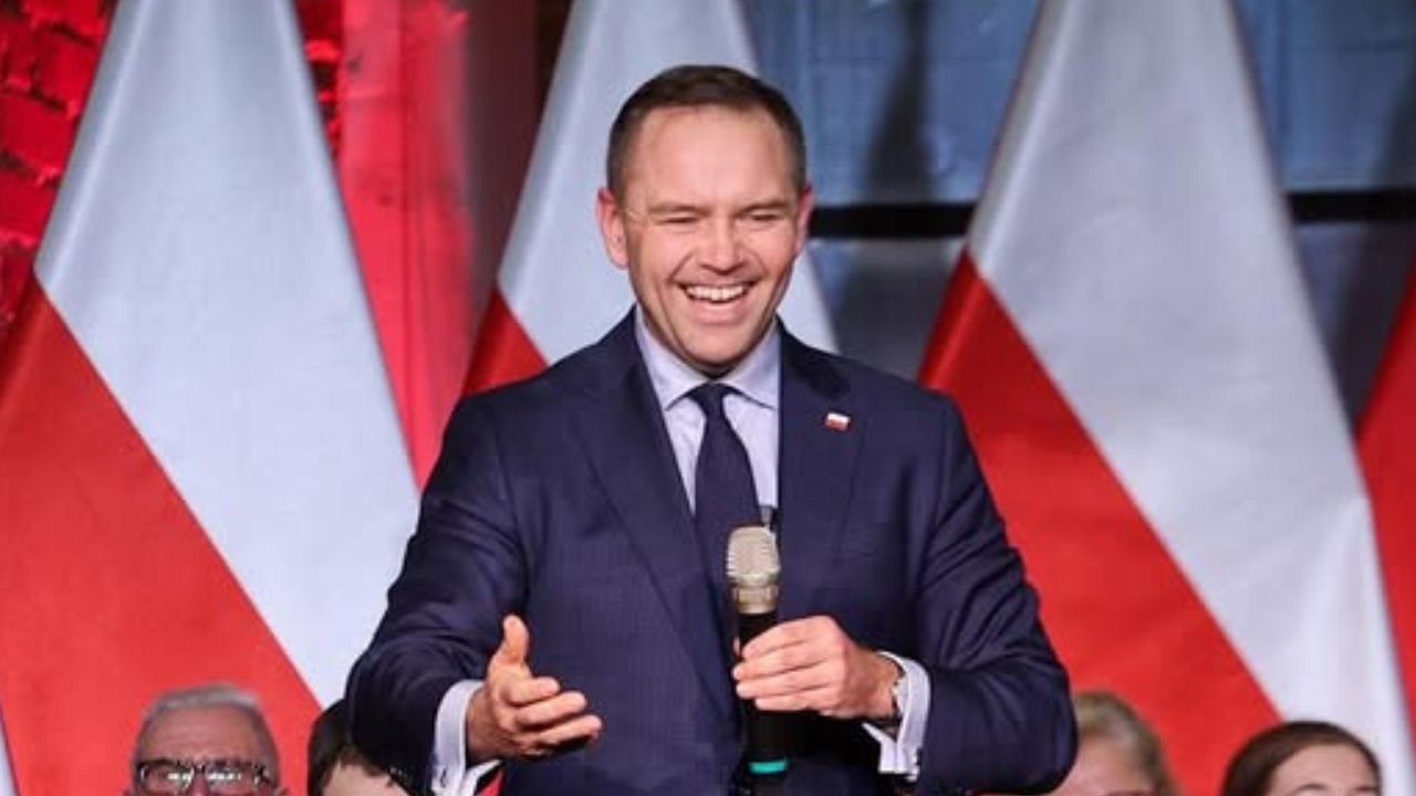 półzbliżenie na twarz karol-nawrocki