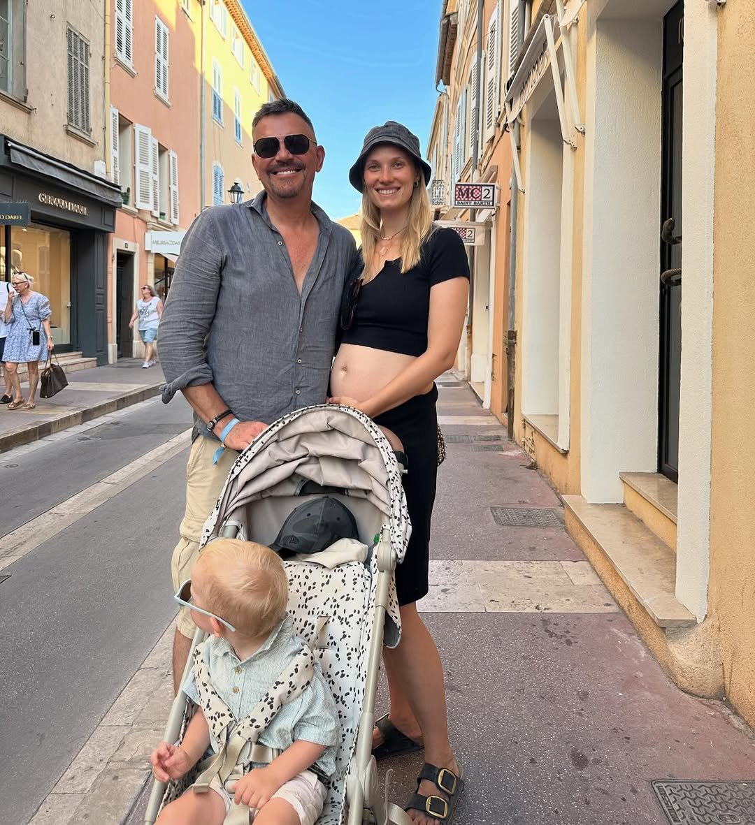 Krzysztof Ibisz z żoną i dzieckiem