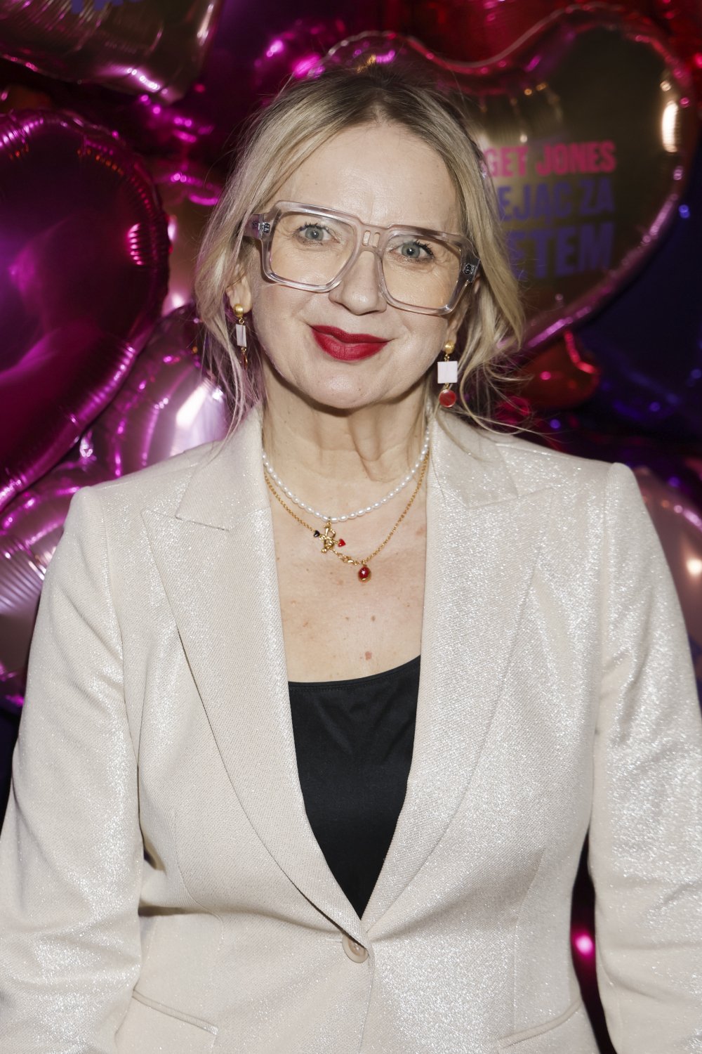 Marzena Rogalska w beżowej marynarce