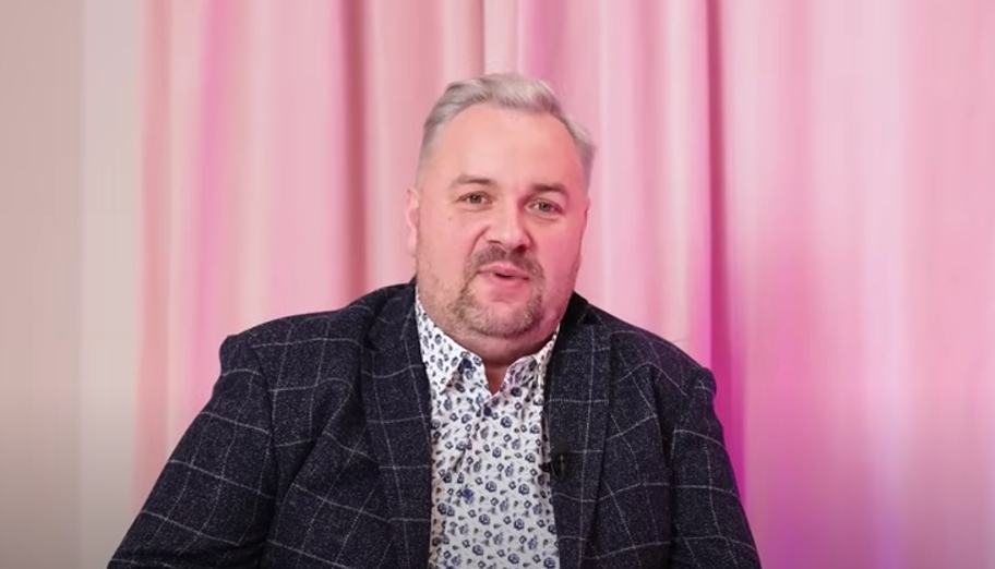 Piotr Miechowski na fotelu