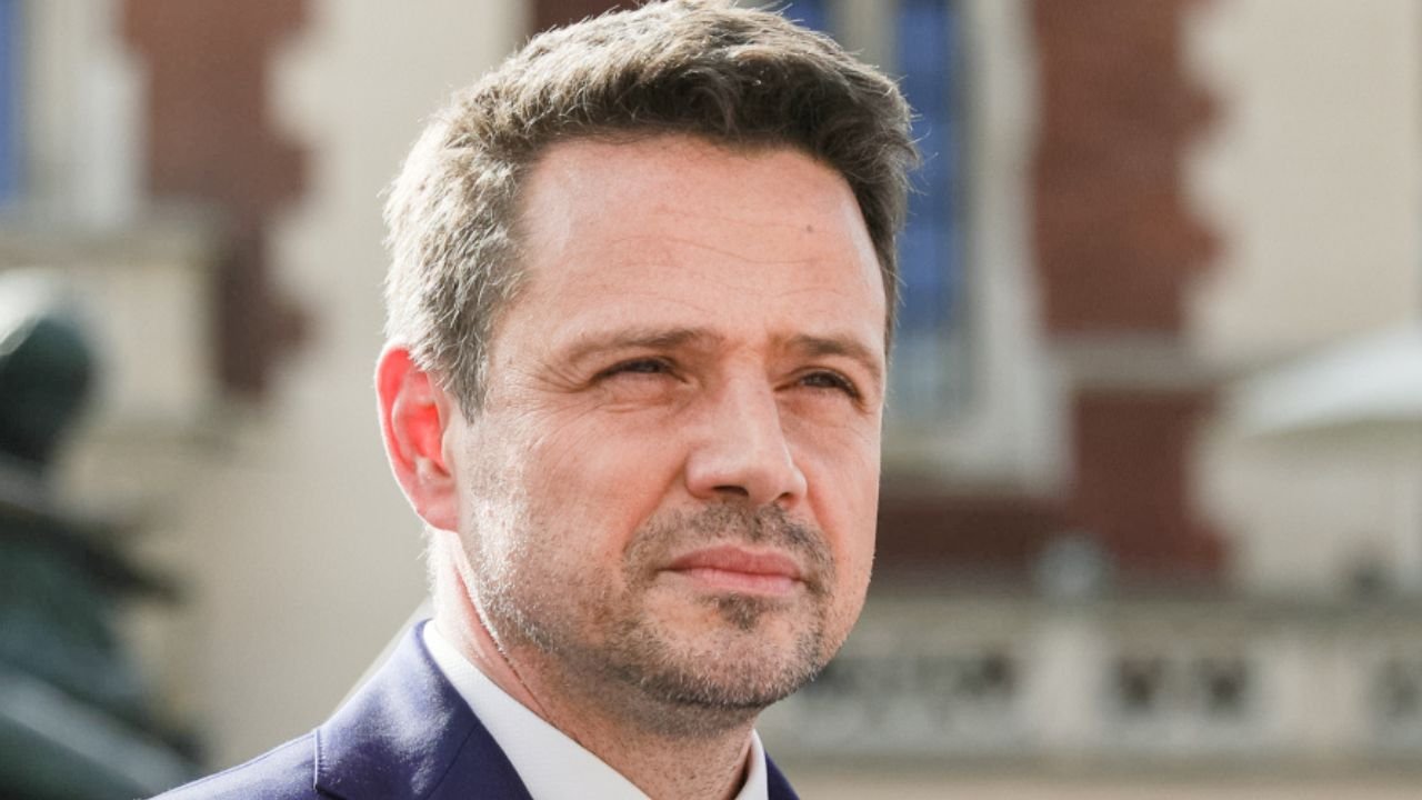 To już robi się nudne. Jednoczący Rafał Trzaskowski wygrał w nowym badaniu. Zadano nietypowe pytanie