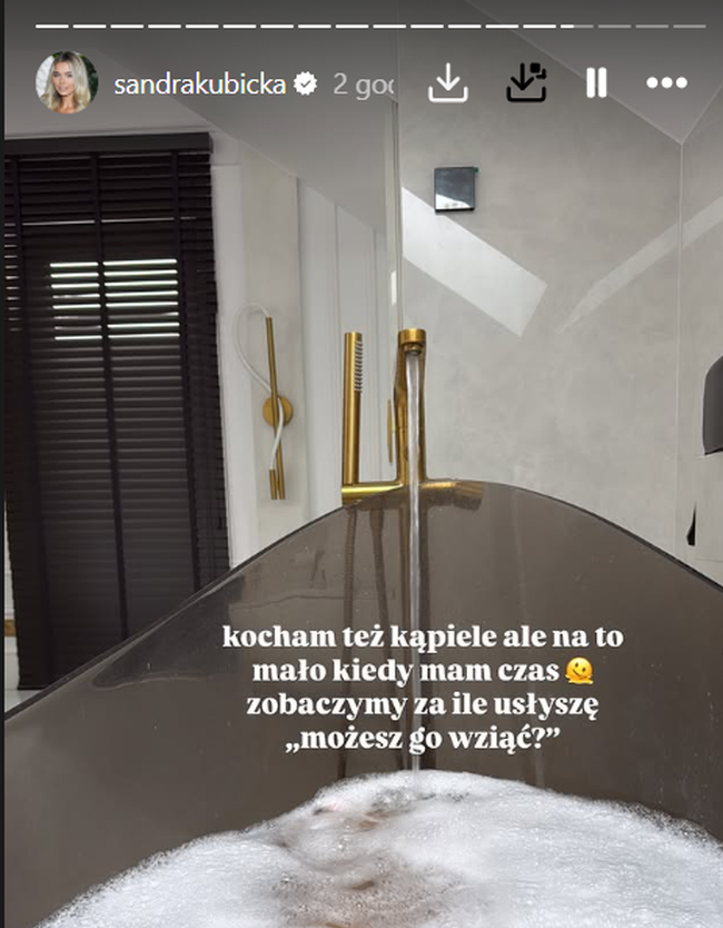 Sandra Kubicka bierze kąpiel