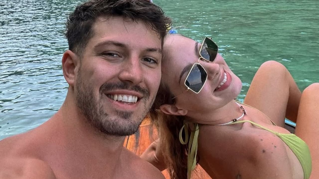 Wiktoria Gąsiewska odpoczywa w raju z ukochanym. Pozuje w mocno wyciętym stroju i nie pozostawia wiele wyobraźni