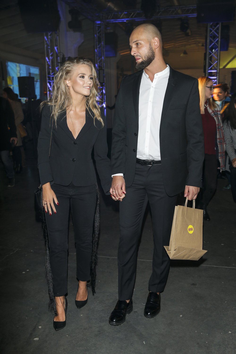 Agnieszka Kaczorowska i Maciej Pela w czarnych stylizacjach