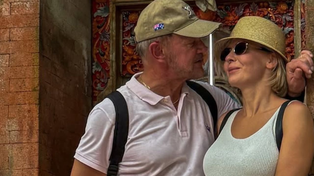 Edyta Pazura rozgrzewa fanów zdjęciami z dubajskiej plaży. Wyeksponowała wdzięki w czerwonym stroju kąpielowym