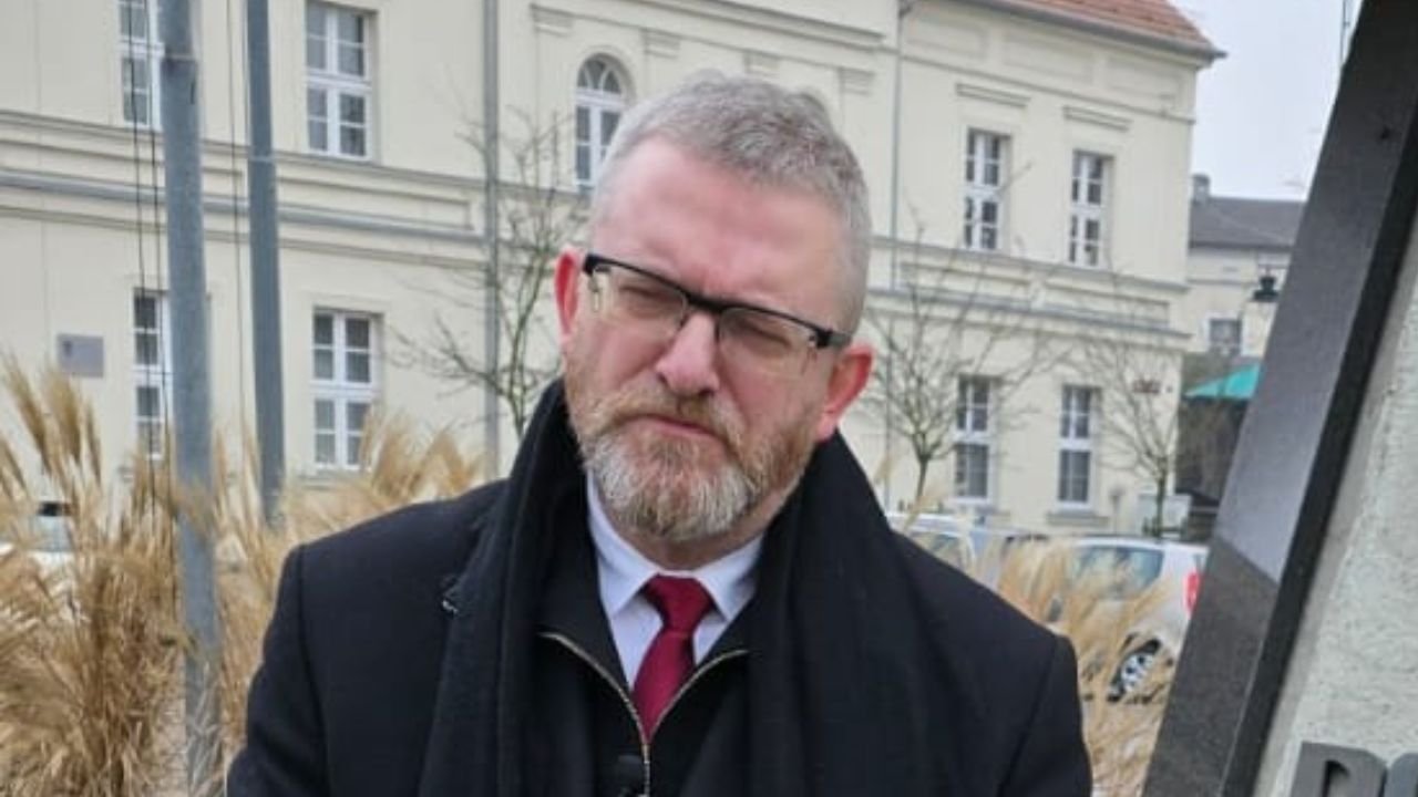 Koniec swawoli Grzegorza w Brukseli. Wyleciał z hukiem na pół roku [wideo]