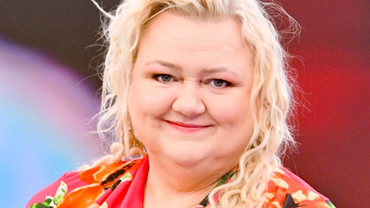 Manuela z "Big Brothera" kusiła nóżką w kabaretkach. Odniosła się też do głośnej sprawy z Wojtkiem G.