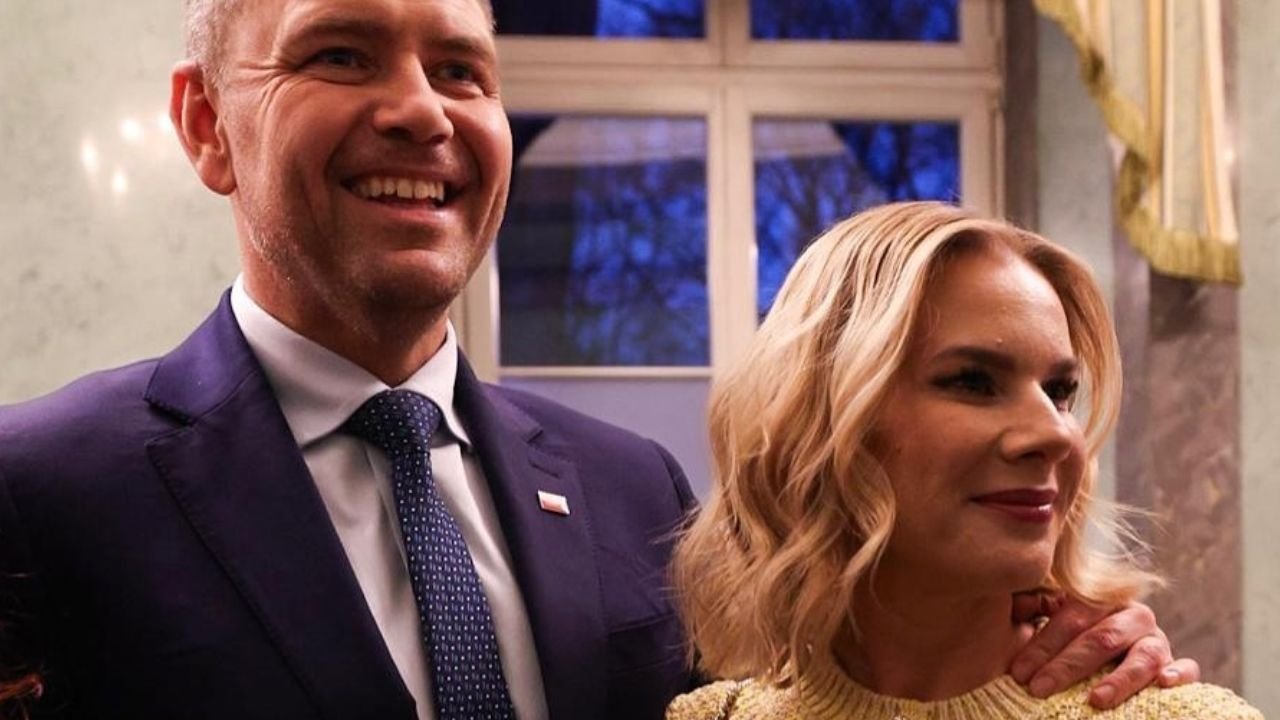 Marta od Karolka wyeksponowała wdzięki w modnym kompleciku. Jest dekolt, są ciężkie buty. Wszystko się zgadza
