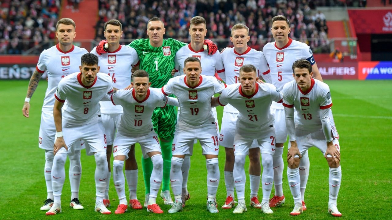 Polska wygrała z Maltą 2:0. Świderski bohaterem meczu, a Lewy świętował swój jubileusz z ławki [memy]