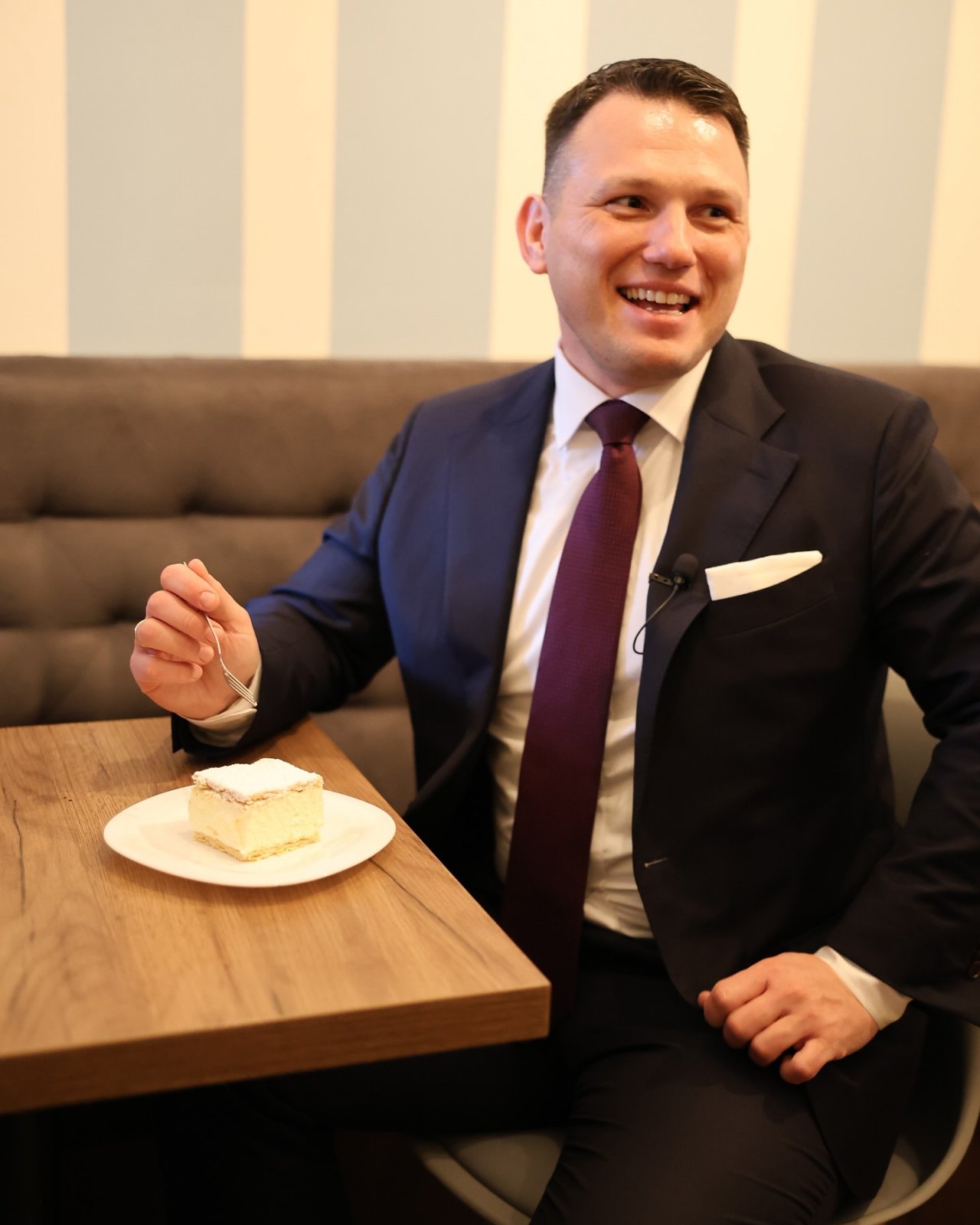 Sławomir Mentzen je kremówkę