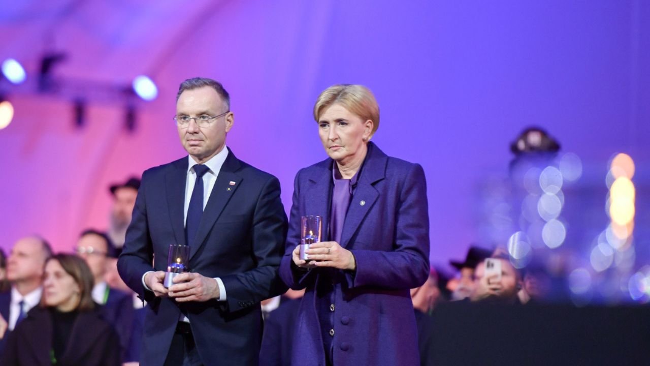 Agata i Andrzej niebawem opuszczą pałac. Wiadomo, co stanie się z kreacjami first lejdi