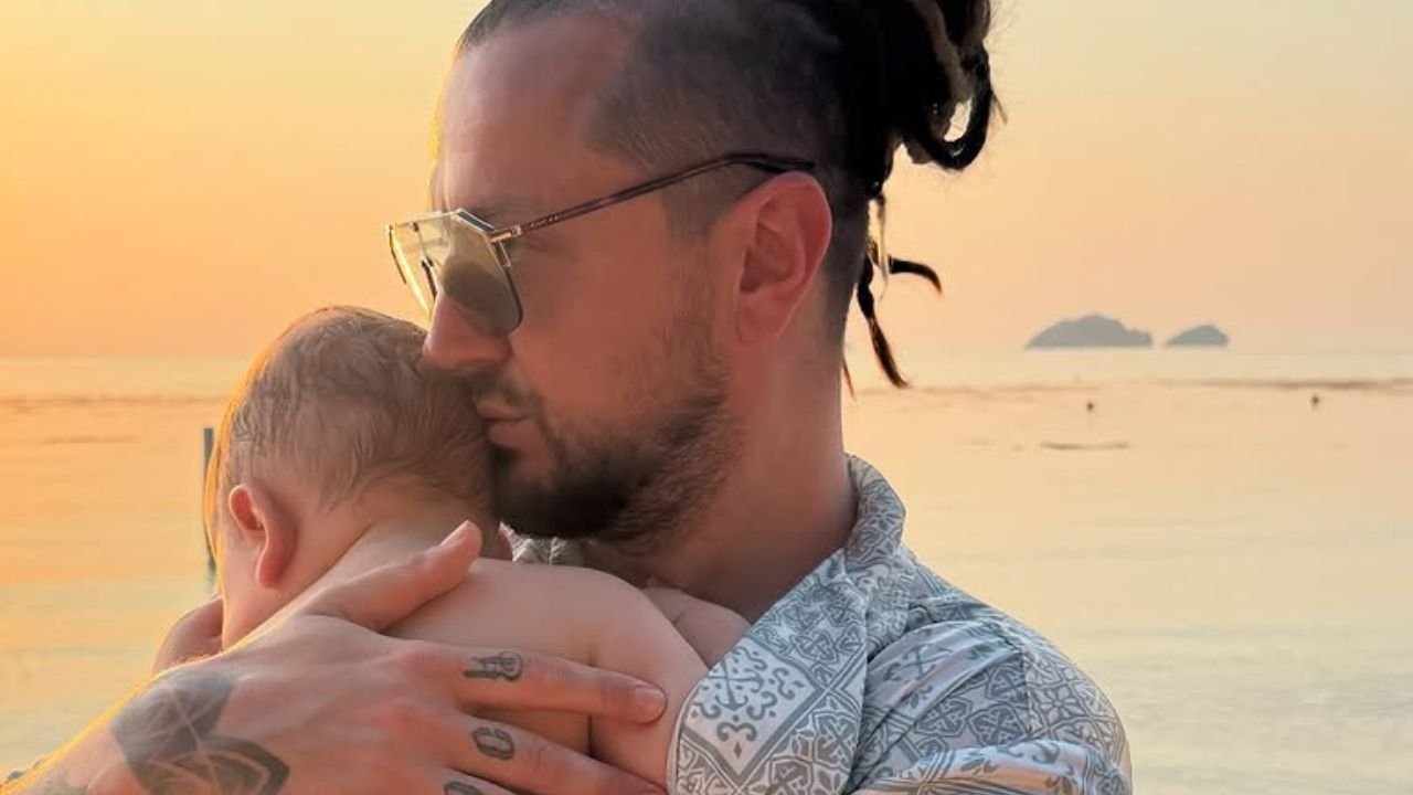 Baron chwali się zdjęciem z synem. Zasugerował, że Leonard wygląda zupełnie jak on