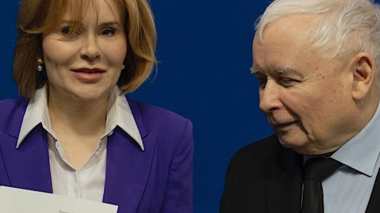 Anna od Jarosława w obcisłej kiecce, z dekoltem do pępka, w mini. Robimy przegląd jej szafy. Bywa mega gorąco
