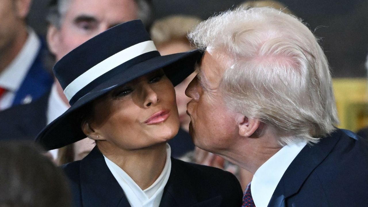 Pomarańczowy Donald się rozmarzył i mówił o całowaniu po tylnym mięśniu. Wszystko się nagrało [wideo]