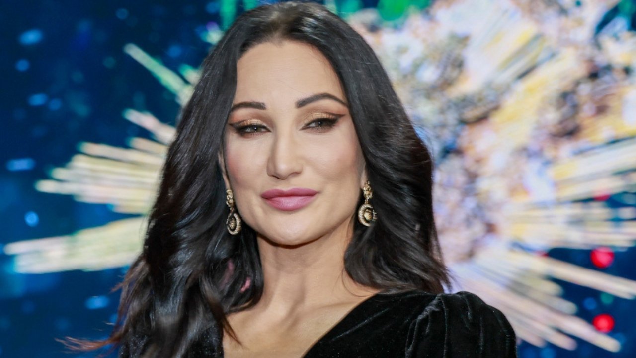 Justyna Steczkowska rzuciła Polaków na kolana w ultraobcisłej czarnej kiecce. 52-latka postawiła na bardzo odważny dekolt