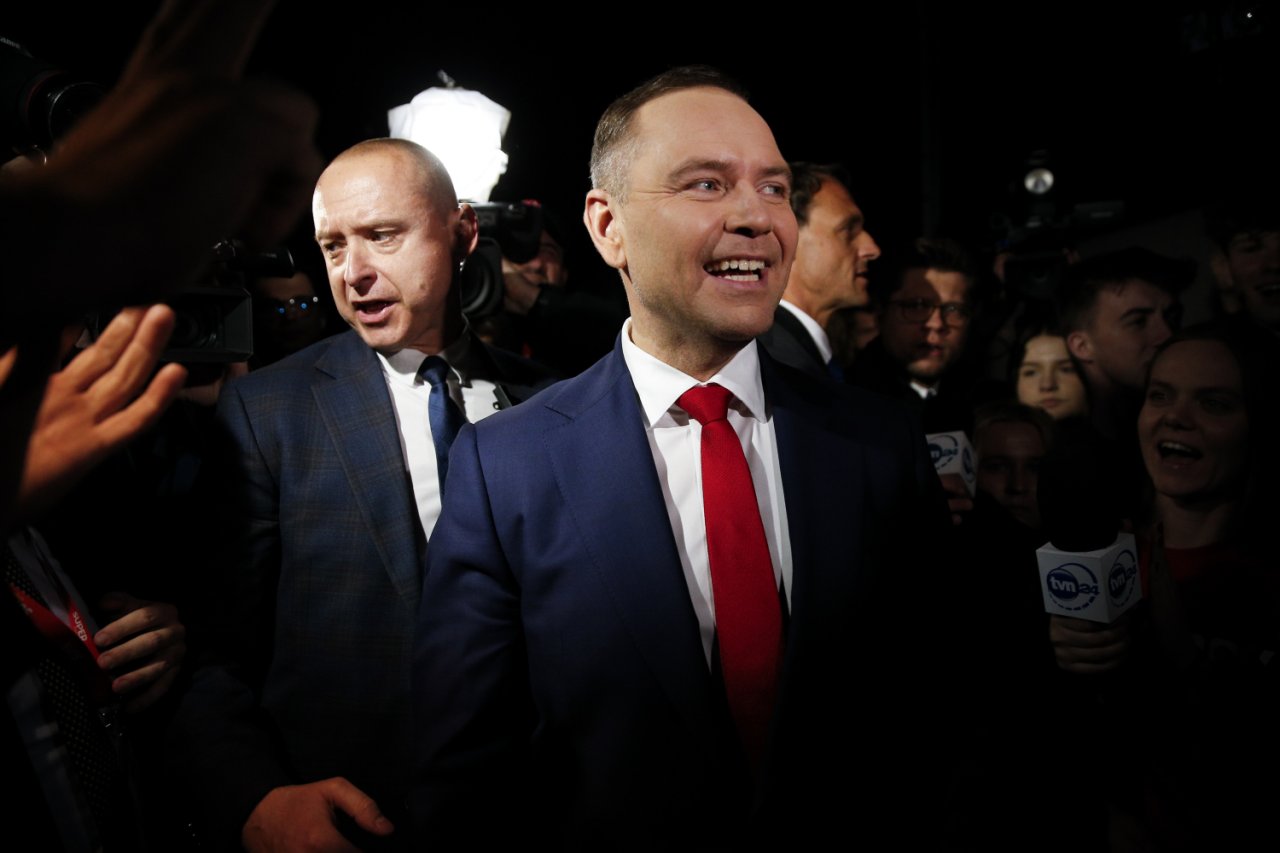 Karol Nawrocki uśmiechnięty