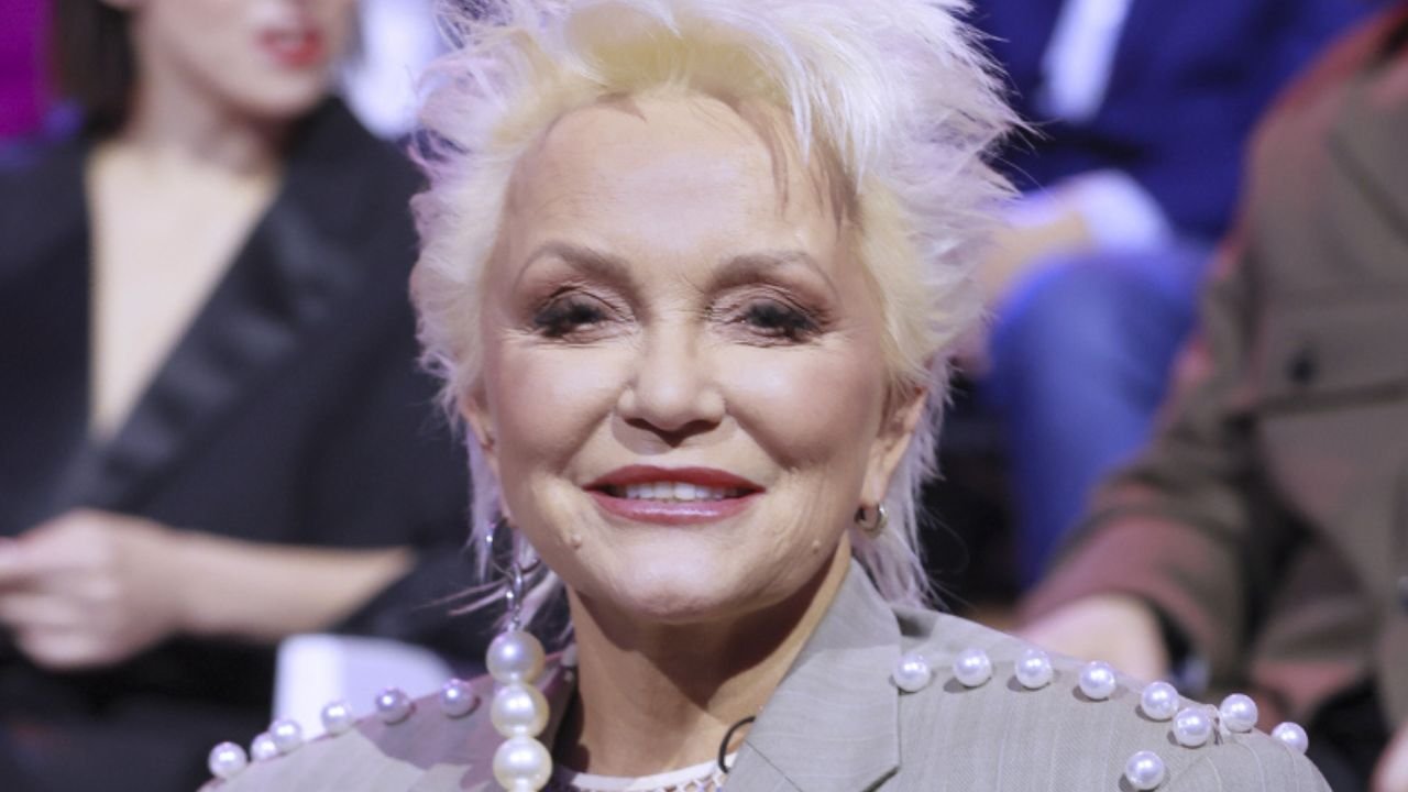66-letnia Małgorzata Ostrowska pozuje w przeźroczystej bluzeczce. Prawdziwa w niej rakieta