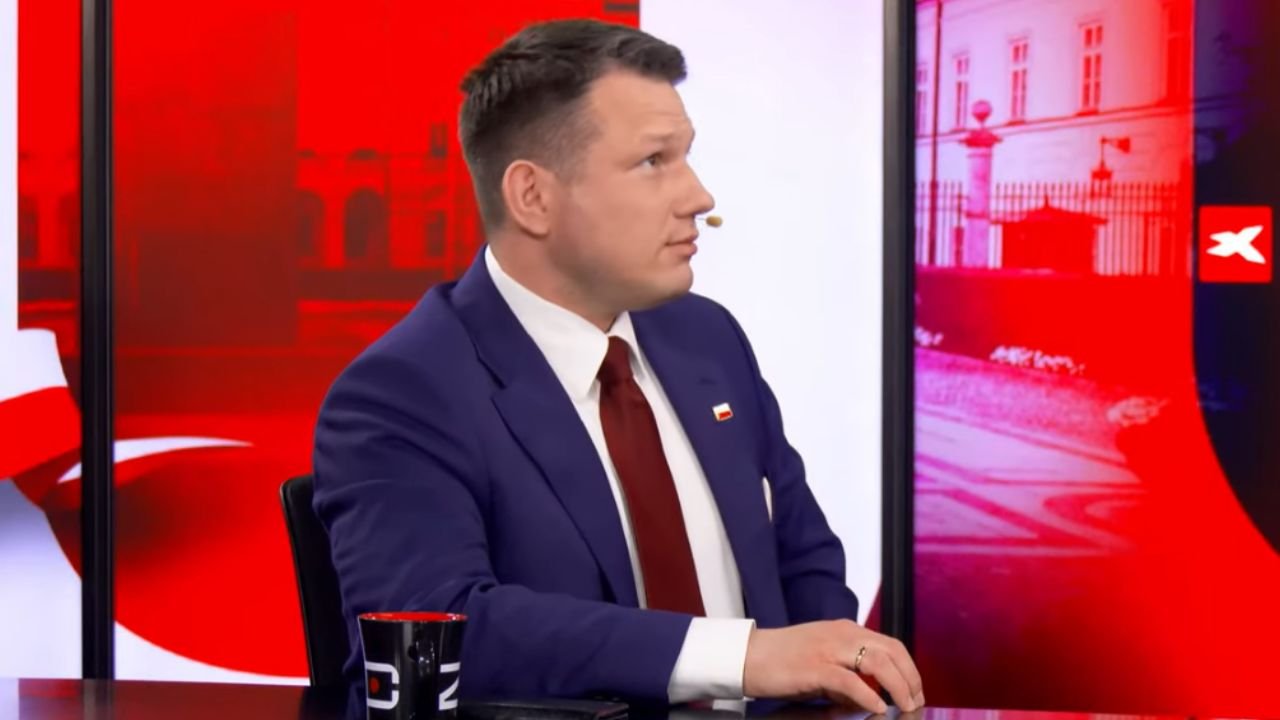 slawomir-mentzen bokiem siedzi