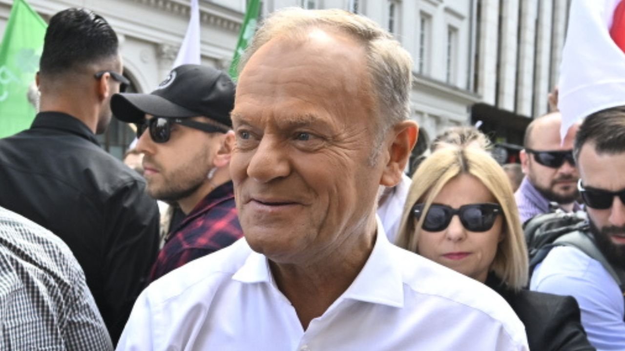 Donek przeprosił wszystkich Polaków. Zaliczył też niemiłosierną wpadkę [wideo]