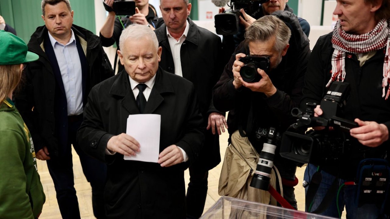 Jarek ponad prawem podczas głosowania 18 maja. Złamał przepisy jak gdyby nigdy nic