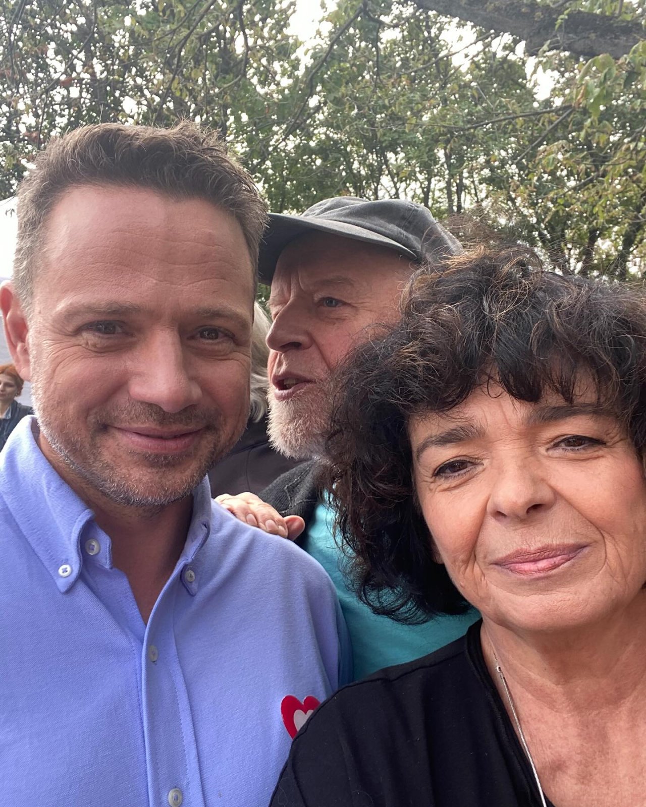 Katarzyna Grochola, Rafal trzaskowski w niebieskiej koszuli