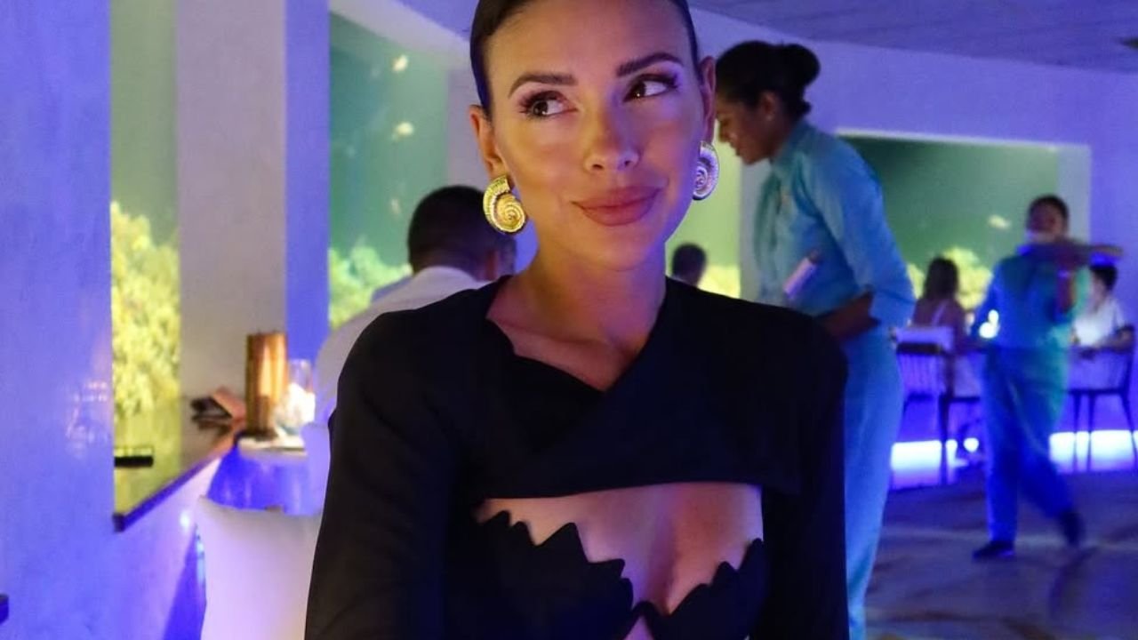 Klaudia Halejcio wskoczyła w kusy strój kąpielowy i zapozowała razem z małą córeczką w tym samym outficie