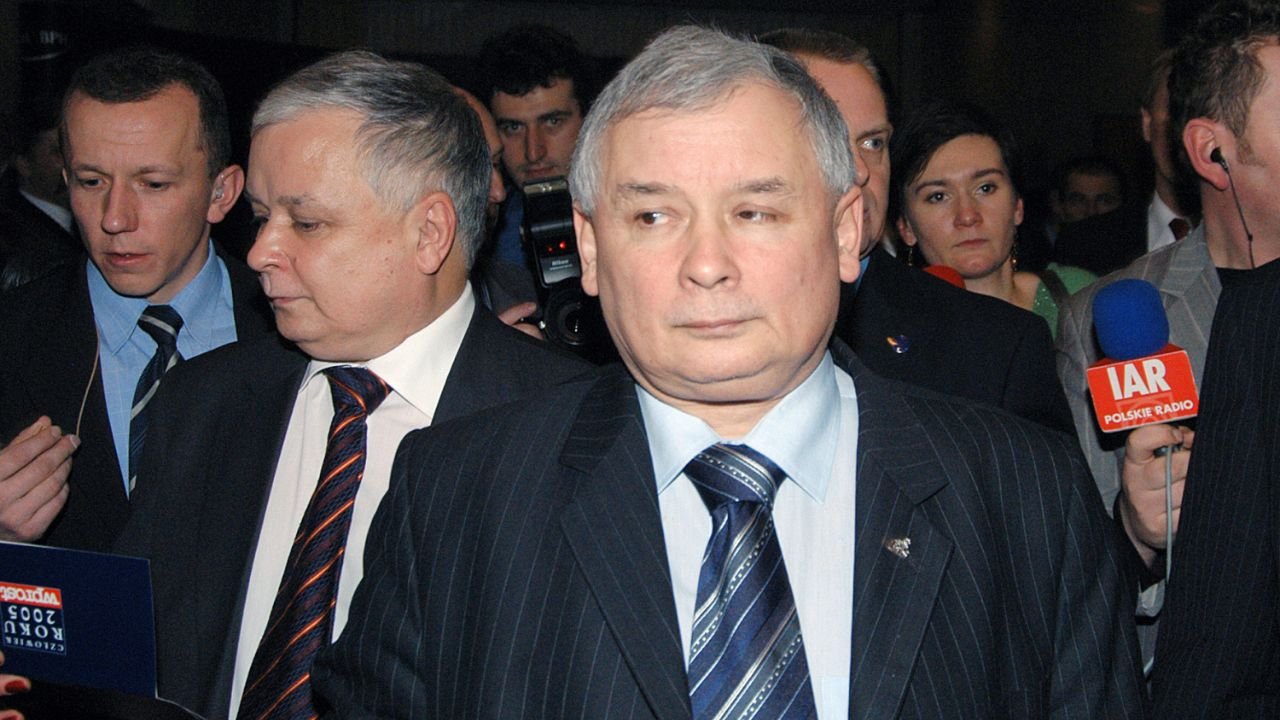 Starszy pan w zaskakującym wyznaniu: "Ja z Lechem też brałem udział w ustawkach". Sieć produkuje memy