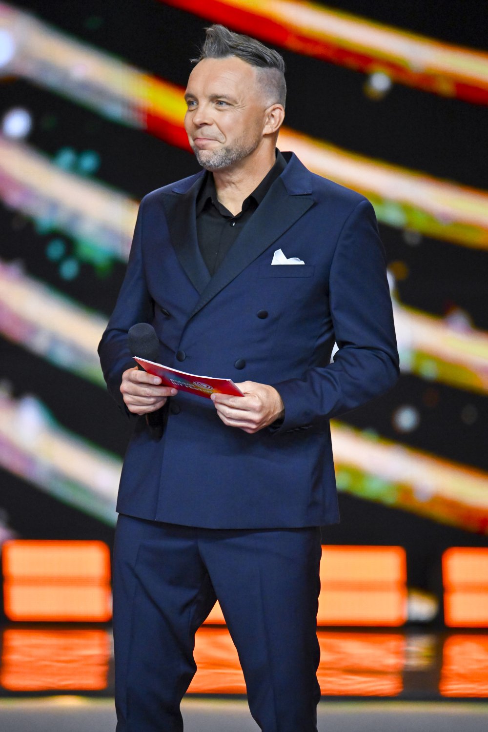 Marcin Wójcik w garniturze
