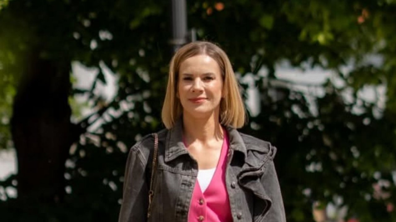 Marta od Karola w wiśniowym kompleciku miała zadać szyku. Różowa bluzka i niezgrabne buty zniszczyły wszystko
