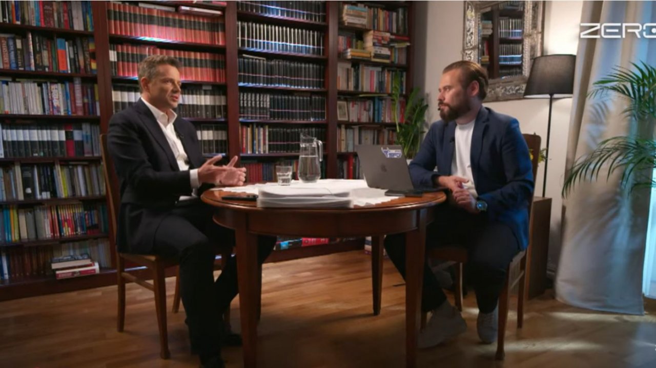 Mistrzowski Rafał pokazał niebywałą klasę na spotkaniu z Krzysiem. Cała Polska oklaskuje go na stojąco [wideo]