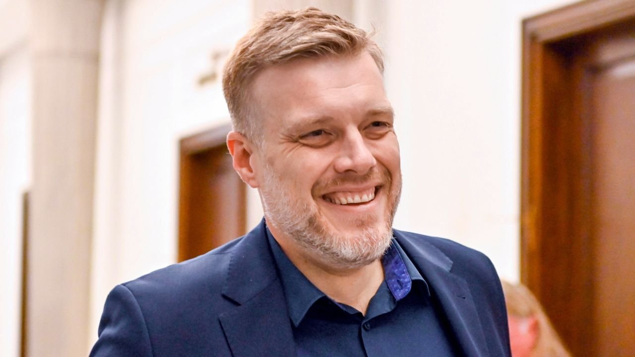 Potężny Adrian wyznał prawdę o wakacyjnych przygodach. Wszystko się nagrało [wideo]